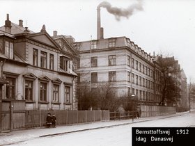 Danasvej Parti af Bernstoffsvej, Østre halvdel, nordre side 1912.jpg
